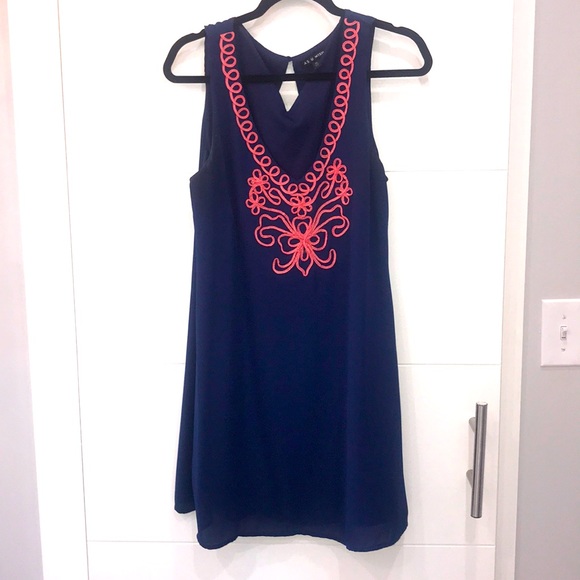 Sleeveless work attire dress - Picture 1 of 3